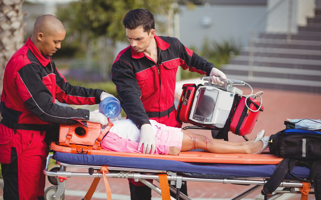 Auxiliaire Ambulancier : Réactivité et humanité au service des urgences.